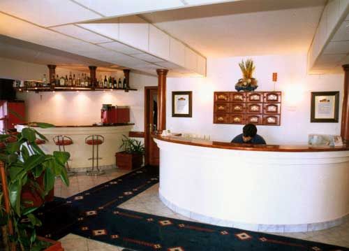 Hôtel Brams Es à Skopje Extérieur photo